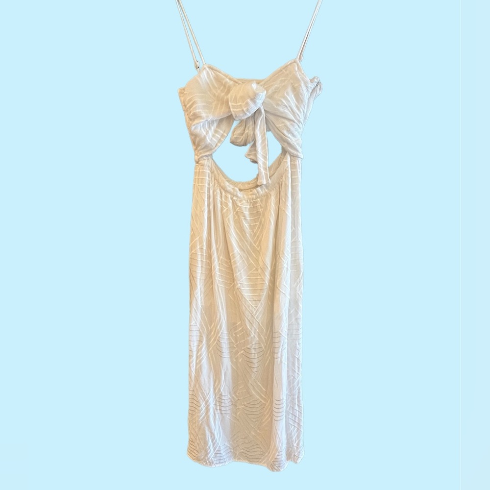 Olivaceous White Dress with Bow Accent